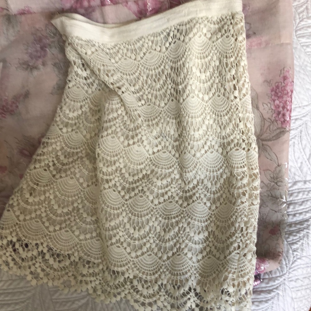 Lace skirt